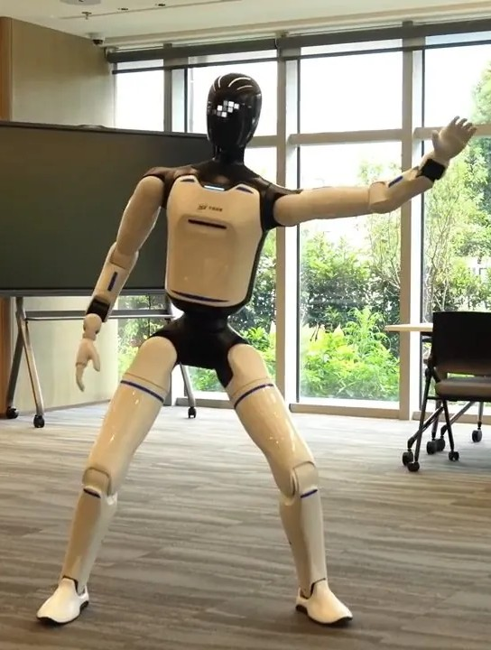 Робот-гуманоид Agibot A3 Ultra в полный рост в танцевальной позе