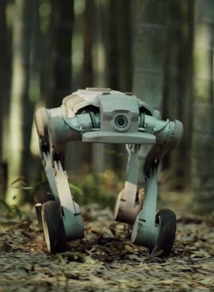 Inchbot L1-W EDU в лесу, вид спереди